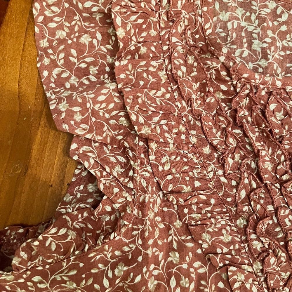 Old NavyโXL Pink Floral Top Light And AiryโRuffles - Picture 7 of 13